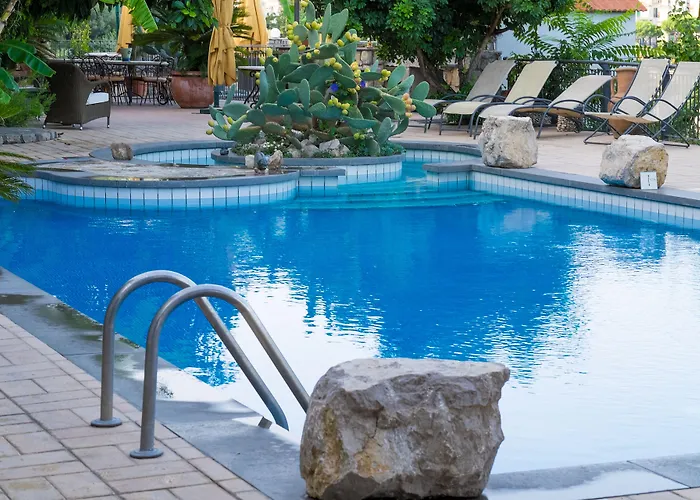 Ketty לינה וארוחת בוקר 4*